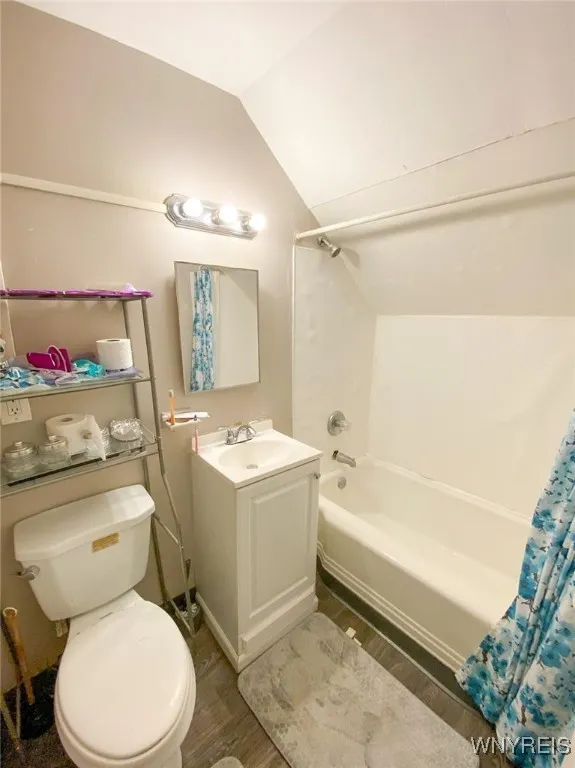 81 Kingston Place, Buffalo, New York 14210, Buffalo, New York 14210, 4 Bedrooms Bedrooms, ,2 BathroomsBathrooms,Residential,For Sale,81 Kingston Place, Buffalo, New York 14210,B1623488
