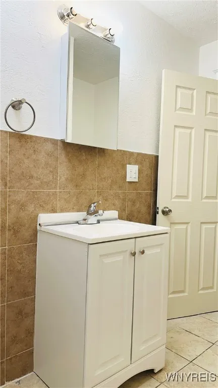 701 Cedar Avenue, Niagara Falls, New York 14301, Niagara Falls, New York 14301, 4 Bedrooms Bedrooms, 8 Rooms Rooms,1 BathroomBathrooms,Residential,For Sale,701 Cedar Avenue, Niagara Falls, New York 14301,0,B1618704