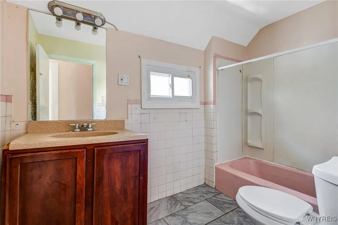31 Sherwood Street, Buffalo, New York 14213, Buffalo, New York 14213, 4 Bedrooms Bedrooms, 7 Rooms Rooms,1 BathroomBathrooms,Residential,For Sale,31 Sherwood Street, Buffalo, New York 14213,B1623574