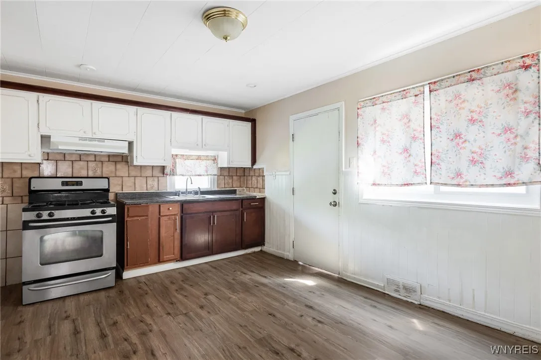 31 Sherwood Street, Buffalo, New York 14213, Buffalo, New York 14213, 4 Bedrooms Bedrooms, 7 Rooms Rooms,1 BathroomBathrooms,Residential,For Sale,31 Sherwood Street, Buffalo, New York 14213,B1623574