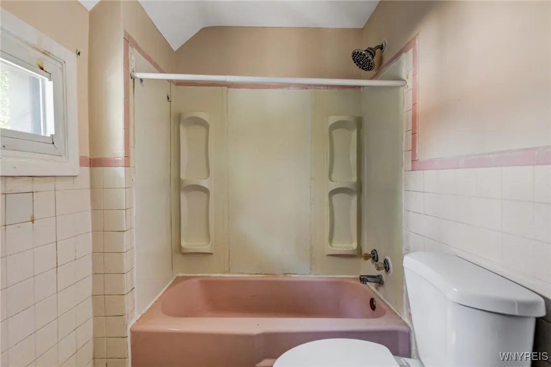31 Sherwood Street, Buffalo, New York 14213, Buffalo, New York 14213, 4 Bedrooms Bedrooms, 7 Rooms Rooms,1 BathroomBathrooms,Residential,For Sale,31 Sherwood Street, Buffalo, New York 14213,B1623574