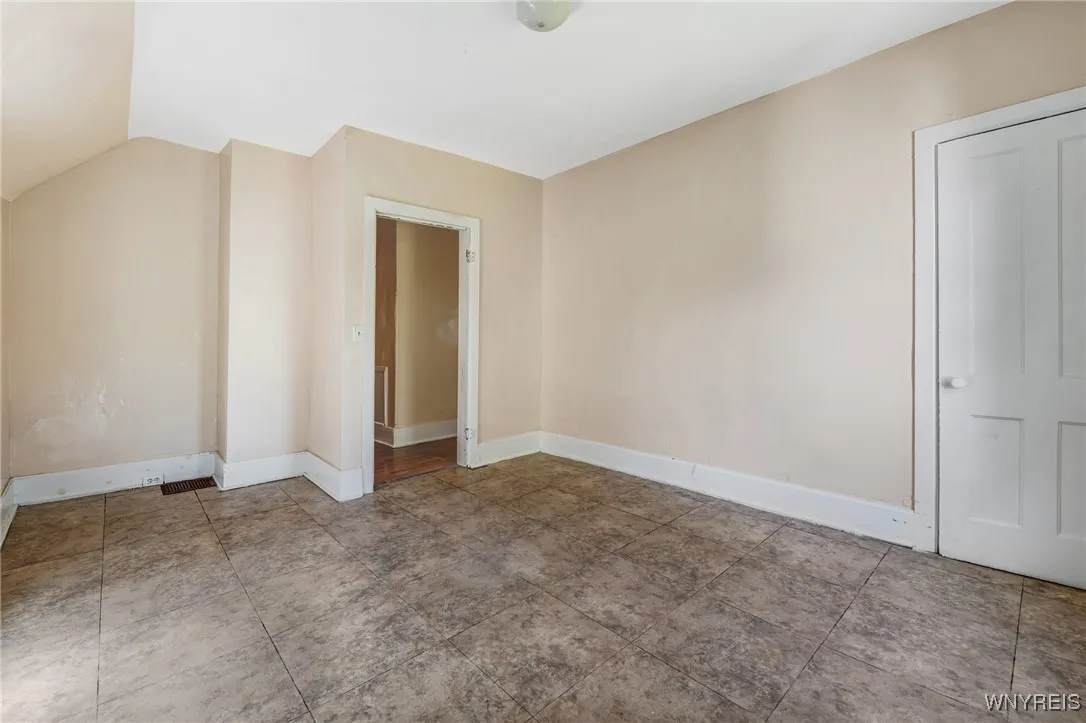 31 Sherwood Street, Buffalo, New York 14213, Buffalo, New York 14213, 4 Bedrooms Bedrooms, 7 Rooms Rooms,1 BathroomBathrooms,Residential,For Sale,31 Sherwood Street, Buffalo, New York 14213,B1623574