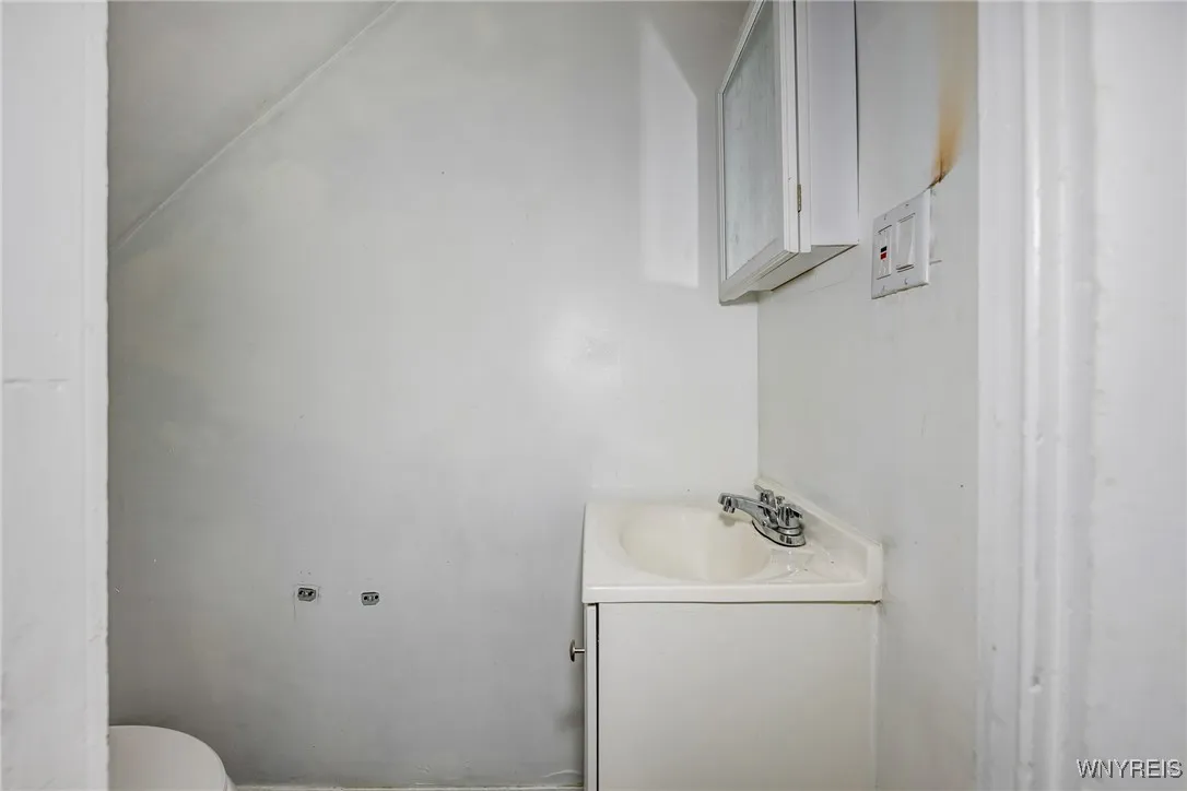 31 Sherwood Street, Buffalo, New York 14213, Buffalo, New York 14213, 4 Bedrooms Bedrooms, 7 Rooms Rooms,1 BathroomBathrooms,Residential,For Sale,31 Sherwood Street, Buffalo, New York 14213,B1623574