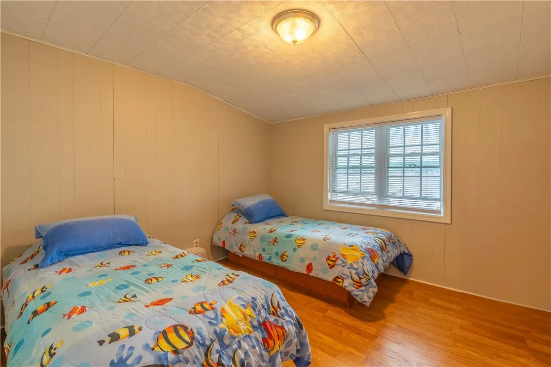ALL UPPER Bedrooms ARE LAKE side with VIEWS