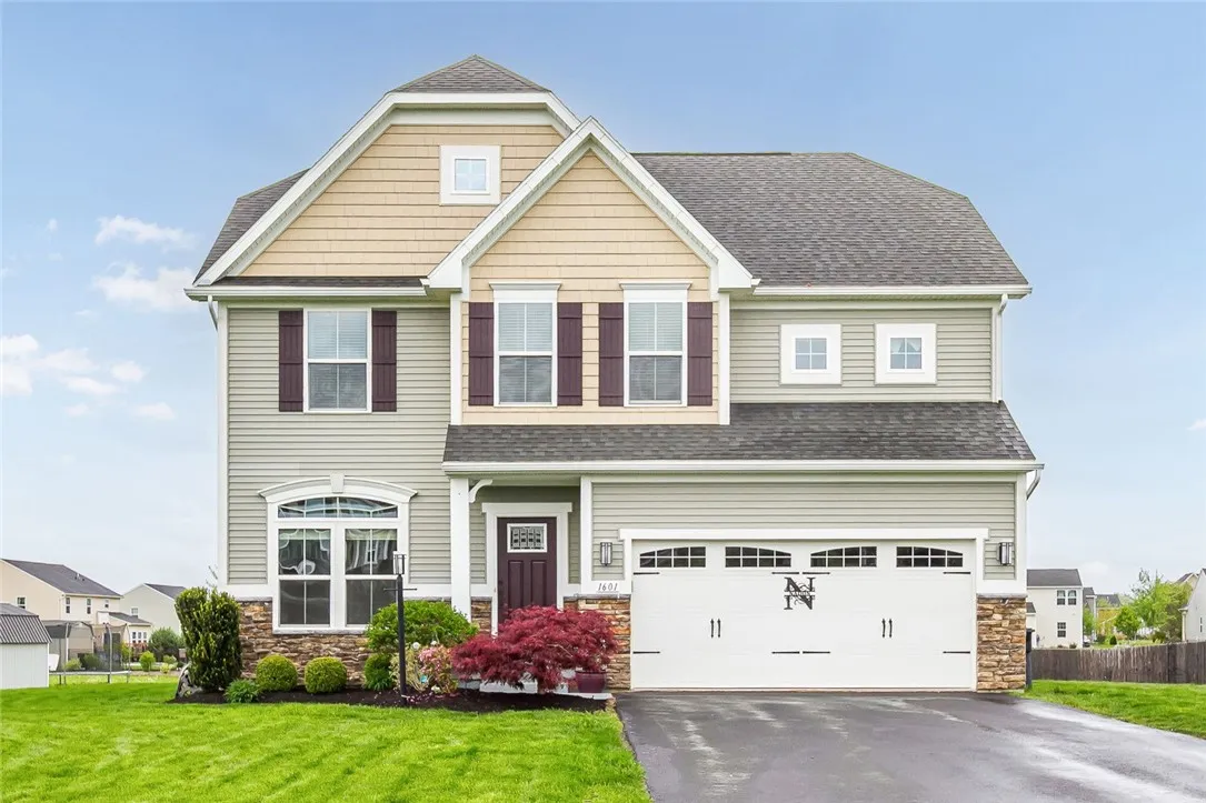 1601 Clovertrail Drive, Farmington, New York 14425, Farmington, New York 14425, 4 Bedrooms Bedrooms, 8 Rooms Rooms,3 BathroomsBathrooms,Residential,For Sale,1601 Clovertrail Drive, Farmington, New York 14425,R1622851