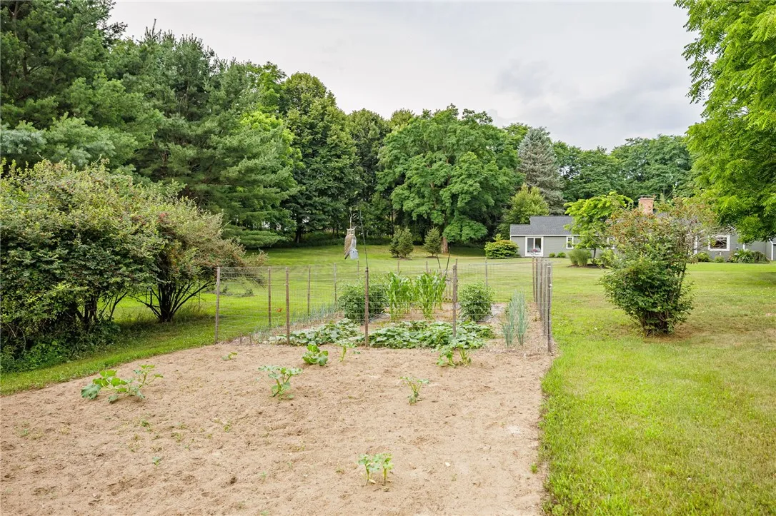 5 Buggywhip Trail, Mendon, New York 14472, Mendon, New York 14472, 3 Bedrooms Bedrooms, 9 Rooms Rooms,2 BathroomsBathrooms,Residential,Closed,5 Buggywhip Trail, Mendon, New York 14472,0,R1623500