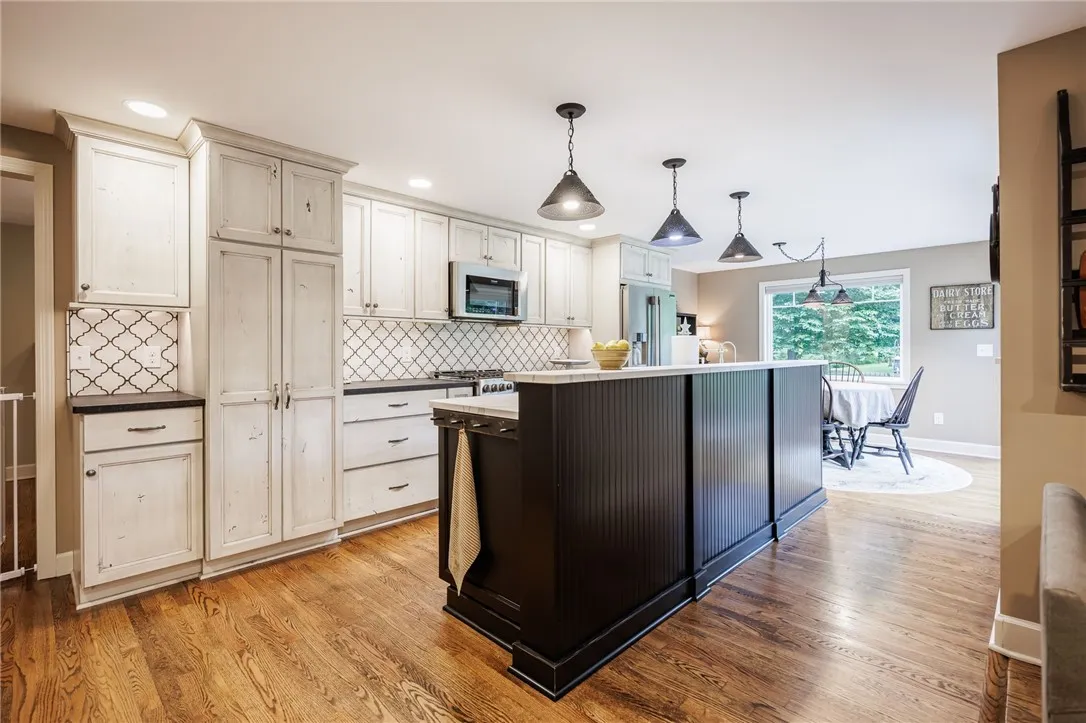 5 Buggywhip Trail, Mendon, New York 14472, Mendon, New York 14472, 3 Bedrooms Bedrooms, 9 Rooms Rooms,2 BathroomsBathrooms,Residential,Closed,5 Buggywhip Trail, Mendon, New York 14472,0,R1623500
