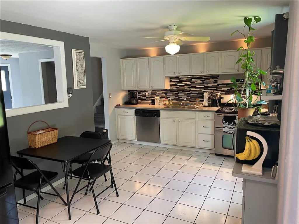 271 Blackwell Lane, Henrietta, New York 14467, Henrietta, New York 14467, 4 Bedrooms Bedrooms, 7 Rooms Rooms,2 BathroomsBathrooms,Residential,For Sale,271 Blackwell Lane, Henrietta, New York 14467,R1623334