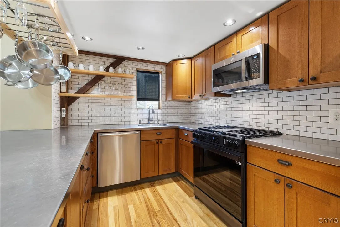 101 Hunt Drive, Manlius, New York 13066, Manlius, New York 13066, 3 Bedrooms Bedrooms, 6 Rooms Rooms,3 BathroomsBathrooms,Residential,For Sale,101 Hunt Drive, Manlius, New York 13066,S1623010