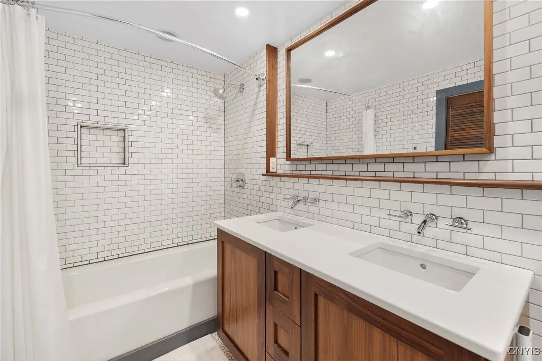 101 Hunt Drive, Manlius, New York 13066, Manlius, New York 13066, 3 Bedrooms Bedrooms, 6 Rooms Rooms,3 BathroomsBathrooms,Residential,For Sale,101 Hunt Drive, Manlius, New York 13066,S1623010