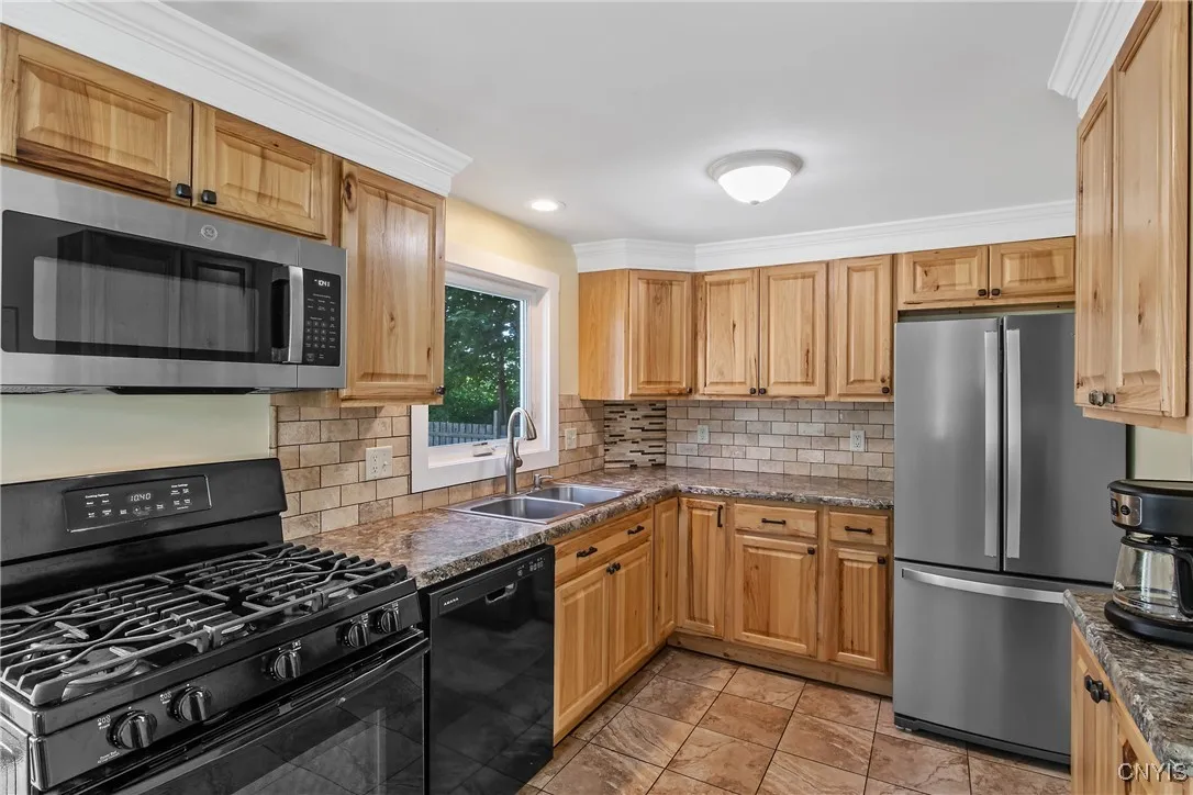4895 South Ave Avenue, Onondaga, New York 13215, Onondaga, New York 13215, 3 Bedrooms Bedrooms, 6 Rooms Rooms,2 BathroomsBathrooms,Residential,For Sale,4895 South Ave Avenue, Onondaga, New York 13215,S1623515
