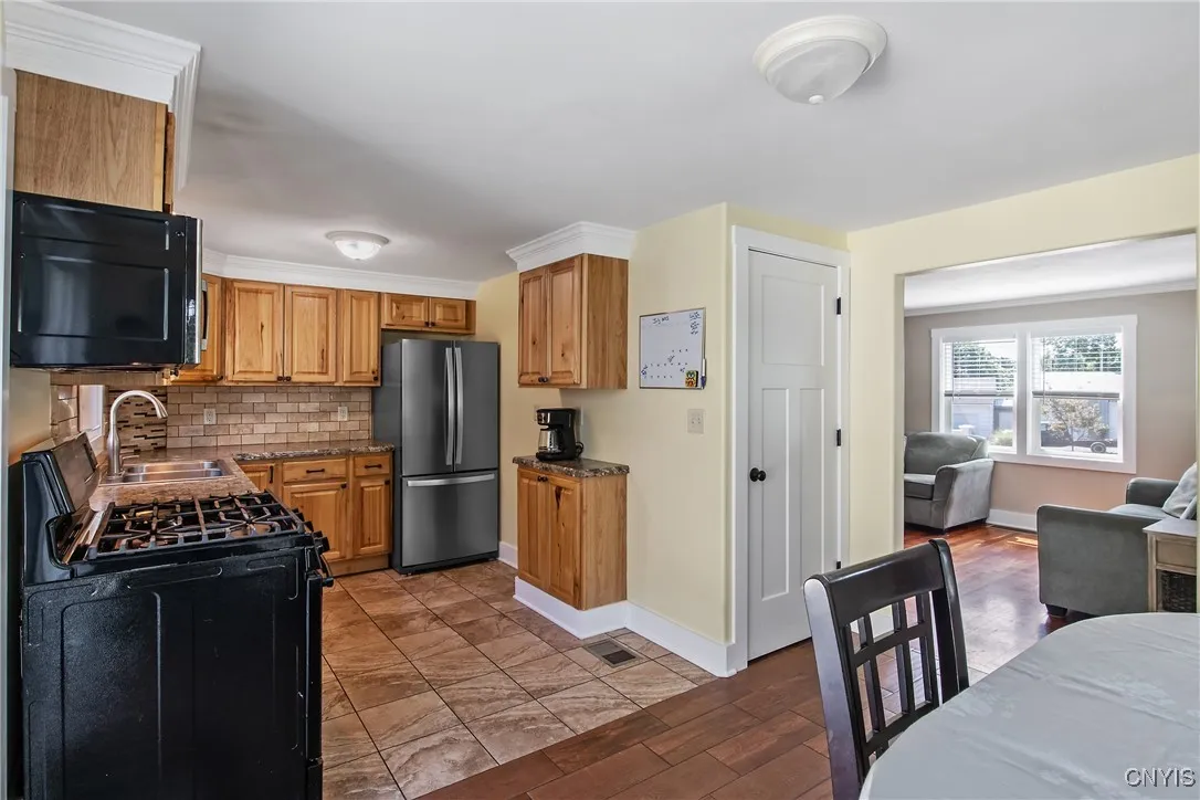 4895 South Ave Avenue, Onondaga, New York 13215, Onondaga, New York 13215, 3 Bedrooms Bedrooms, 6 Rooms Rooms,2 BathroomsBathrooms,Residential,For Sale,4895 South Ave Avenue, Onondaga, New York 13215,S1623515