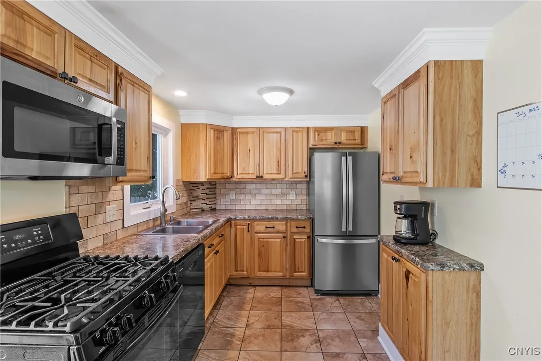 4895 South Ave Avenue, Onondaga, New York 13215, Onondaga, New York 13215, 3 Bedrooms Bedrooms, 6 Rooms Rooms,2 BathroomsBathrooms,Residential,For Sale,4895 South Ave Avenue, Onondaga, New York 13215,S1623515