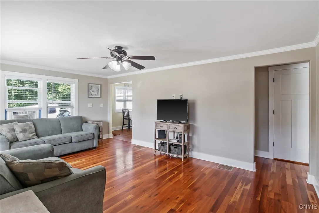 4895 South Ave Avenue, Onondaga, New York 13215, Onondaga, New York 13215, 3 Bedrooms Bedrooms, 6 Rooms Rooms,2 BathroomsBathrooms,Residential,For Sale,4895 South Ave Avenue, Onondaga, New York 13215,S1623515