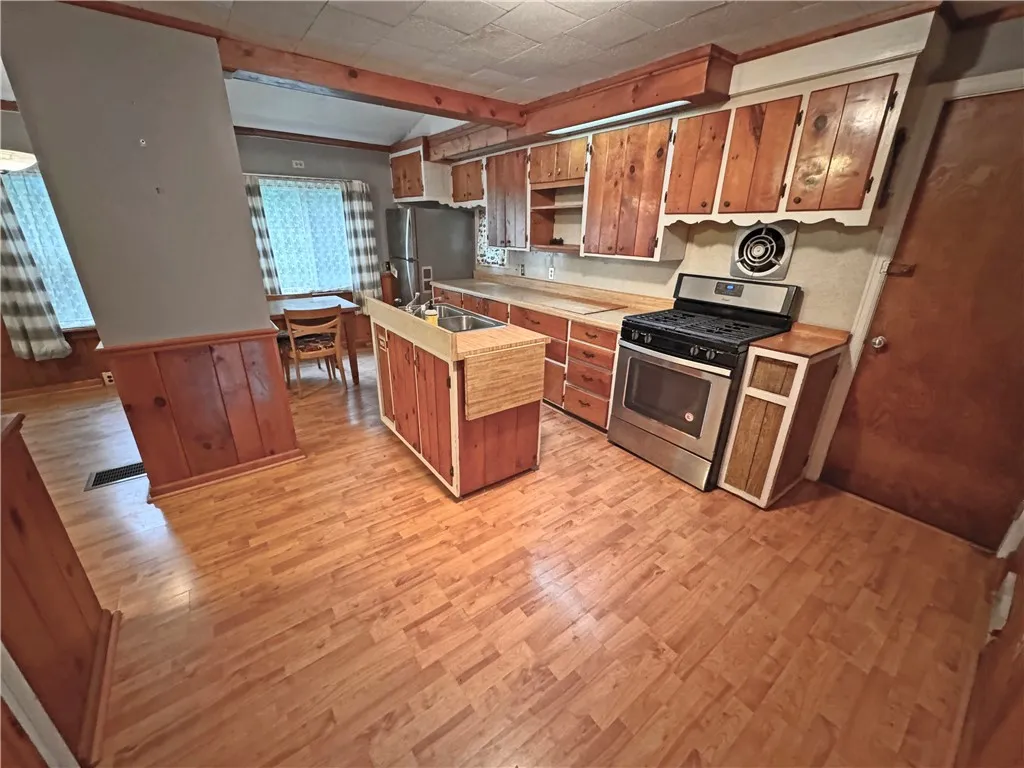 2851 Elmwood Avenue, Brighton, New York 14618, Brighton, New York 14618, 3 Bedrooms Bedrooms, 6 Rooms Rooms,2 BathroomsBathrooms,Residential,For Sale,2851 Elmwood Avenue, Brighton, New York 14618,R1623601