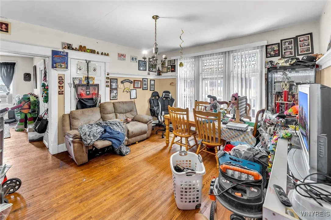 32 Richfield Avenue, Buffalo, New York 14220, Buffalo, New York 14220, 6 Bedrooms Bedrooms, ,2 BathroomsBathrooms,Residential,For Sale,32 Richfield Avenue, Buffalo, New York 14220,B1623452