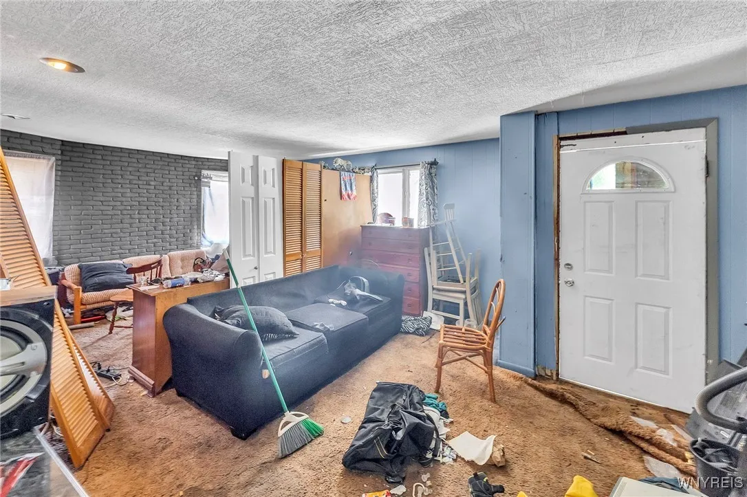 32 Richfield Avenue, Buffalo, New York 14220, Buffalo, New York 14220, 6 Bedrooms Bedrooms, ,2 BathroomsBathrooms,Residential,For Sale,32 Richfield Avenue, Buffalo, New York 14220,B1623452