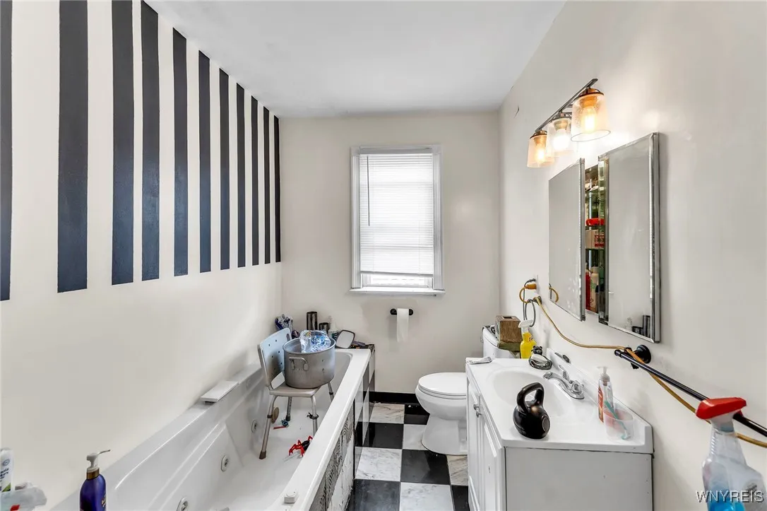 32 Richfield Avenue, Buffalo, New York 14220, Buffalo, New York 14220, 6 Bedrooms Bedrooms, ,2 BathroomsBathrooms,Residential,For Sale,32 Richfield Avenue, Buffalo, New York 14220,B1623452