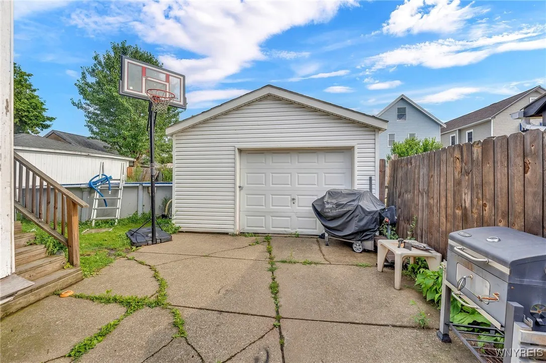 32 Richfield Avenue, Buffalo, New York 14220, Buffalo, New York 14220, 6 Bedrooms Bedrooms, ,2 BathroomsBathrooms,Residential,For Sale,32 Richfield Avenue, Buffalo, New York 14220,B1623452