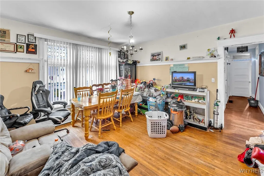 32 Richfield Avenue, Buffalo, New York 14220, Buffalo, New York 14220, 6 Bedrooms Bedrooms, ,2 BathroomsBathrooms,Residential,For Sale,32 Richfield Avenue, Buffalo, New York 14220,B1623452