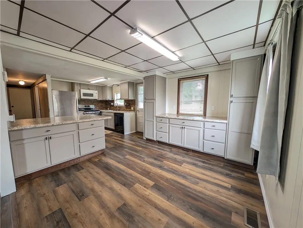 20 Marion Street, Worcester, New York 12197, Worcester, New York 12197, 3 Bedrooms Bedrooms, 7 Rooms Rooms,1 BathroomBathrooms,Residential,Closed,20 Marion Street, Worcester, New York 12197,0,R1623626