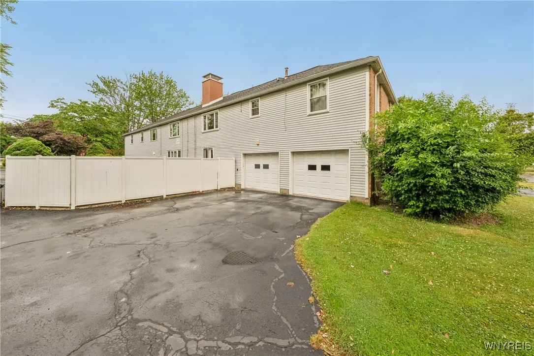 500 Burroughs Drive B, Amherst, New York 14226, Amherst, New York 14226, 2 Bedrooms Bedrooms, 6 Rooms Rooms,1 BathroomBathrooms,Residential,For Sale,500 Burroughs Drive B, Amherst, New York 14226,B1623631