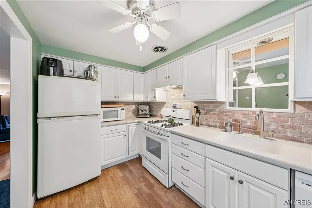 500 Burroughs Drive B, Amherst, New York 14226, Amherst, New York 14226, 2 Bedrooms Bedrooms, 6 Rooms Rooms,1 BathroomBathrooms,Residential,For Sale,500 Burroughs Drive B, Amherst, New York 14226,B1623631