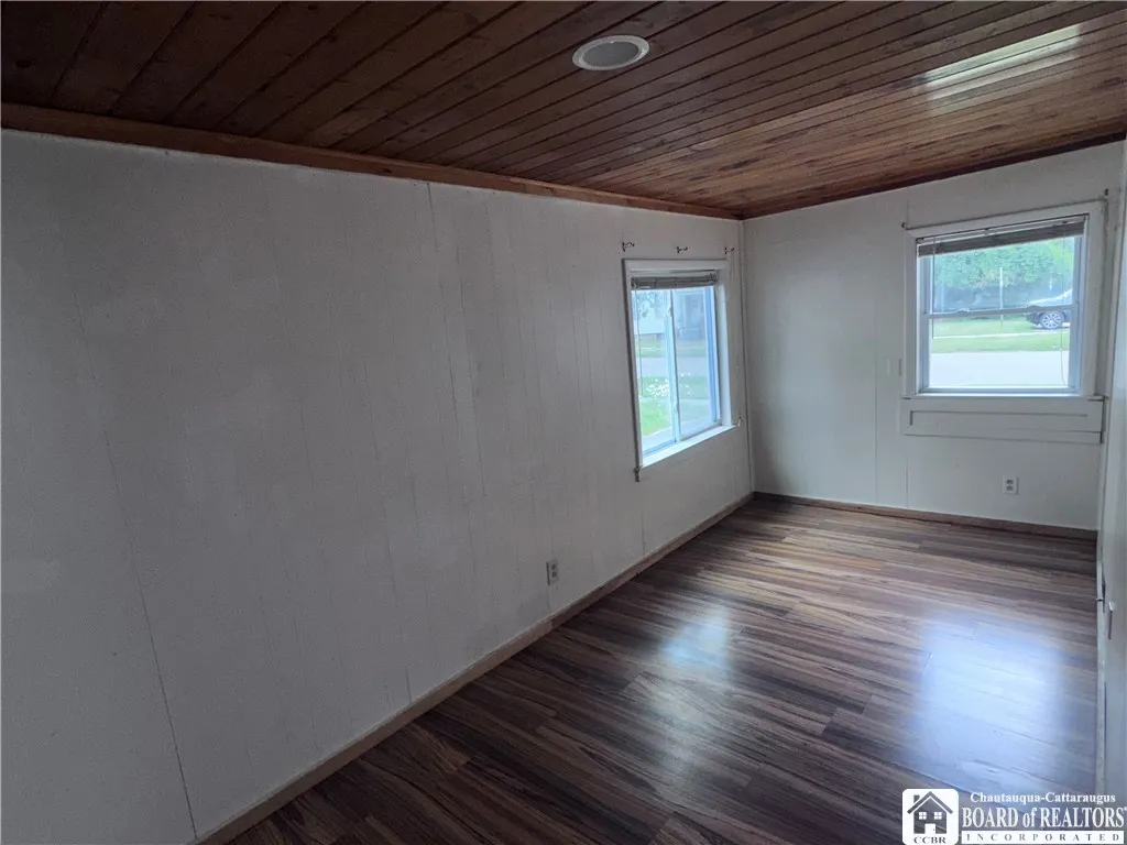 20 Eagle Street, Pomfret, New York 14063, Pomfret, New York 14063, 4 Bedrooms Bedrooms, 8 Rooms Rooms,1 BathroomBathrooms,Residential,Closed,20 Eagle Street, Pomfret, New York 14063,0,R1623536