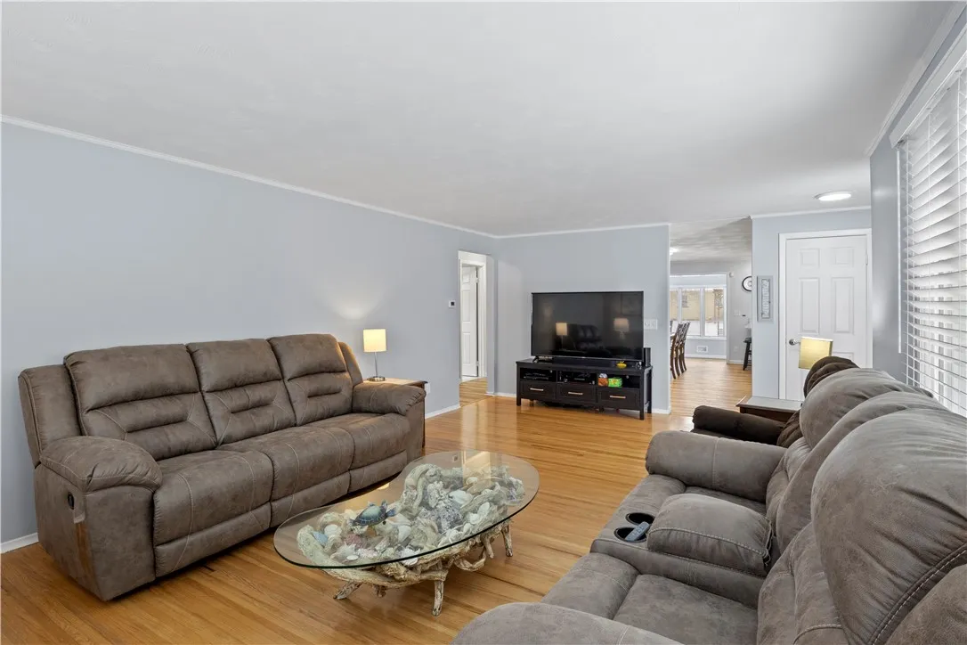 75 Hemlock Woods Lane, Greece, New York 14615, Greece, New York 14615, 3 Bedrooms Bedrooms, 8 Rooms Rooms,2 BathroomsBathrooms,Residential,Closed,75 Hemlock Woods Lane, Greece, New York 14615,R1623132