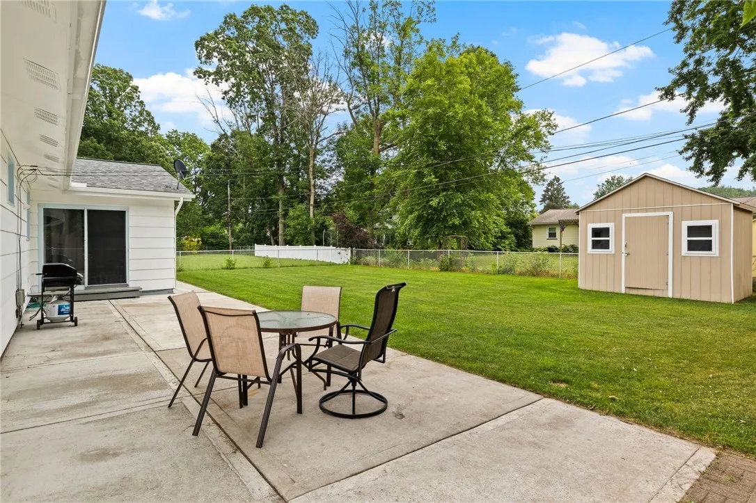 75 Hemlock Woods Lane, Greece, New York 14615, Greece, New York 14615, 3 Bedrooms Bedrooms, 8 Rooms Rooms,2 BathroomsBathrooms,Residential,Closed,75 Hemlock Woods Lane, Greece, New York 14615,R1623132