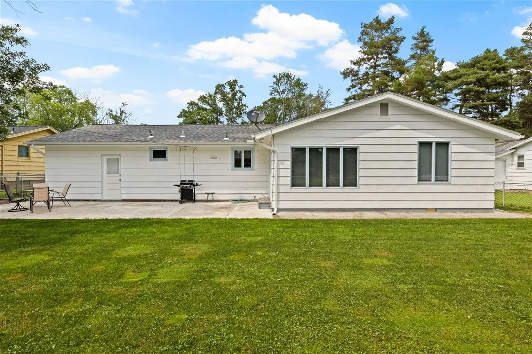 75 Hemlock Woods Lane, Greece, New York 14615, Greece, New York 14615, 3 Bedrooms Bedrooms, 8 Rooms Rooms,2 BathroomsBathrooms,Residential,Closed,75 Hemlock Woods Lane, Greece, New York 14615,R1623132