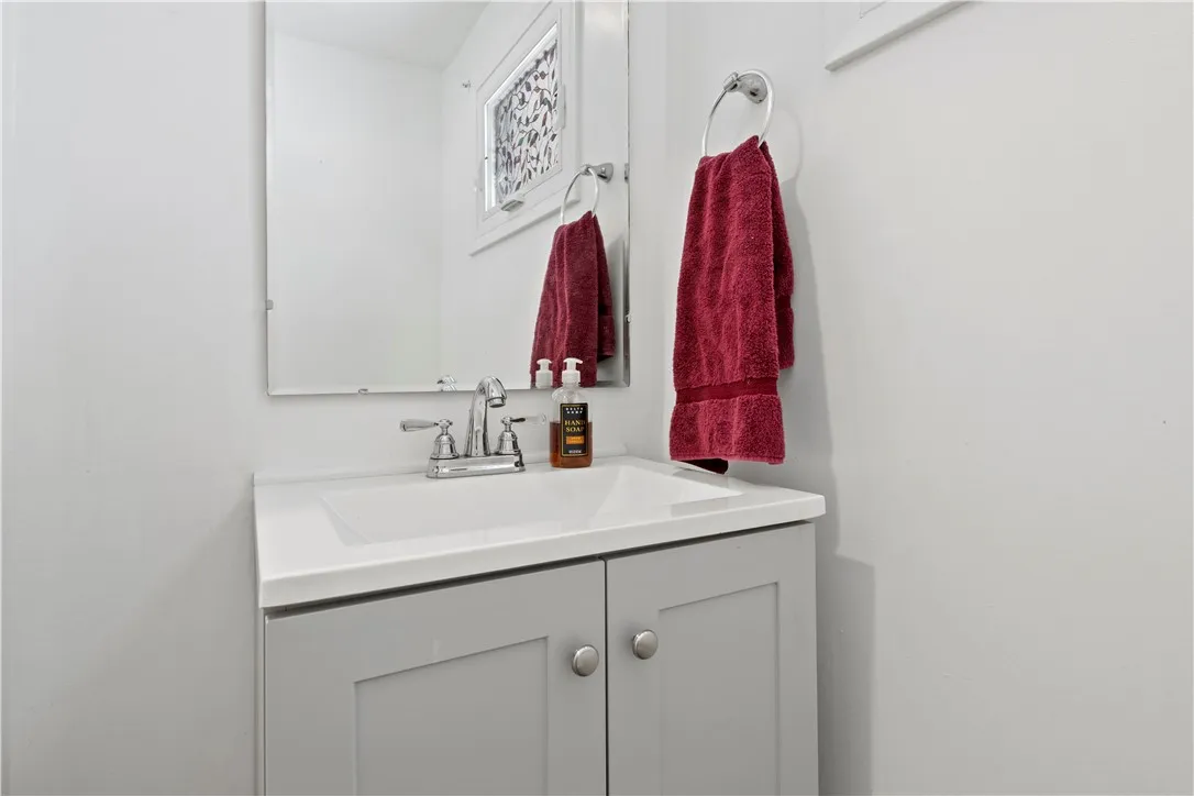 75 Hemlock Woods Lane, Greece, New York 14615, Greece, New York 14615, 3 Bedrooms Bedrooms, 8 Rooms Rooms,2 BathroomsBathrooms,Residential,Closed,75 Hemlock Woods Lane, Greece, New York 14615,R1623132