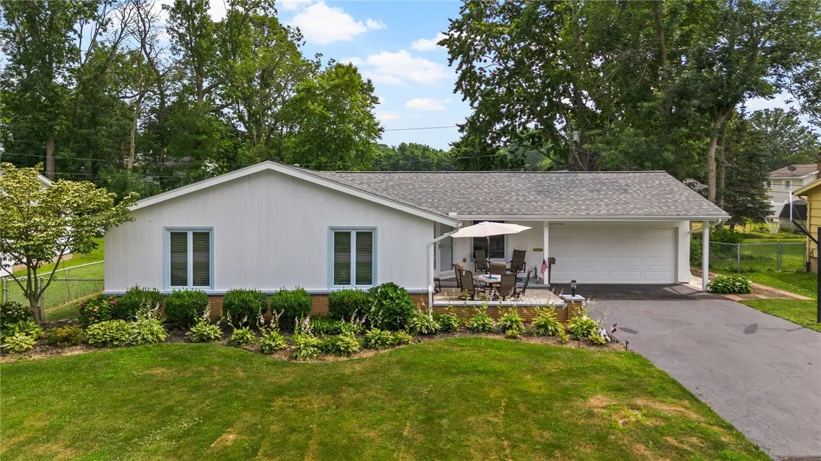 75 Hemlock Woods Lane, Greece, New York 14615, Greece, New York 14615, 3 Bedrooms Bedrooms, 8 Rooms Rooms,2 BathroomsBathrooms,Residential,Closed,75 Hemlock Woods Lane, Greece, New York 14615,R1623132