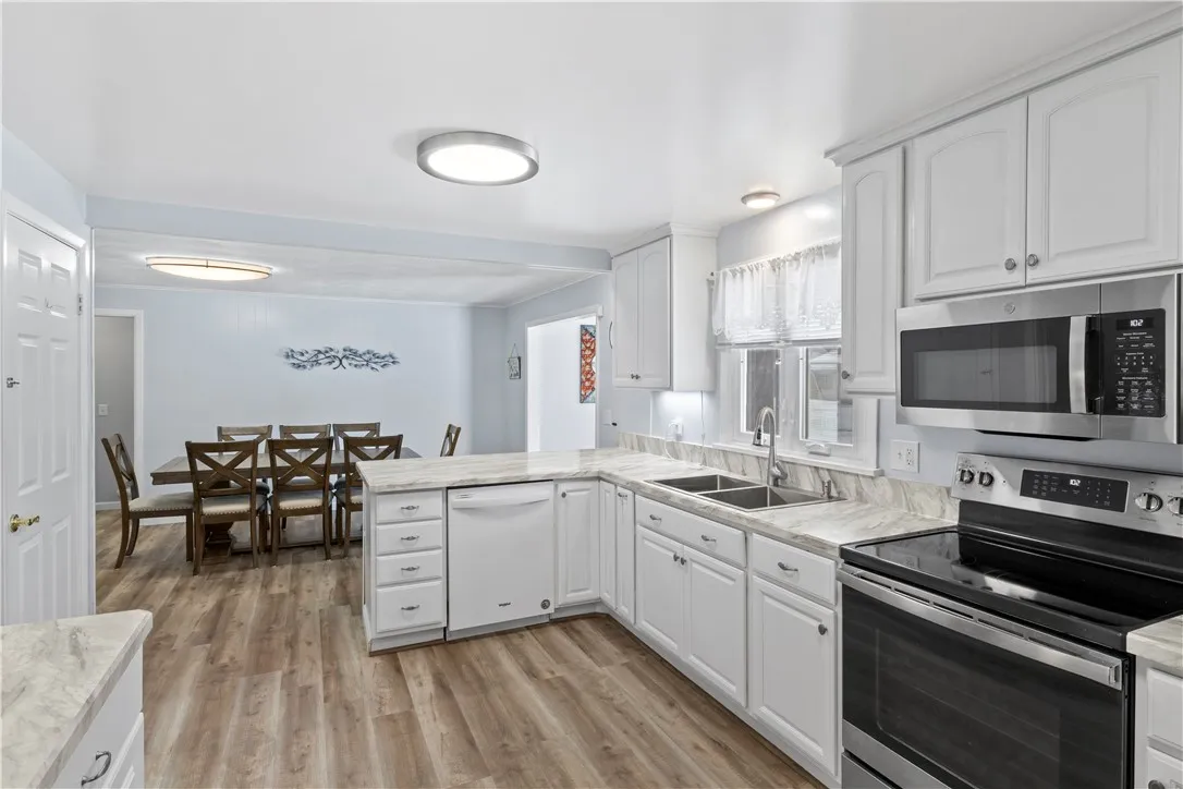 75 Hemlock Woods Lane, Greece, New York 14615, Greece, New York 14615, 3 Bedrooms Bedrooms, 8 Rooms Rooms,2 BathroomsBathrooms,Residential,Closed,75 Hemlock Woods Lane, Greece, New York 14615,R1623132