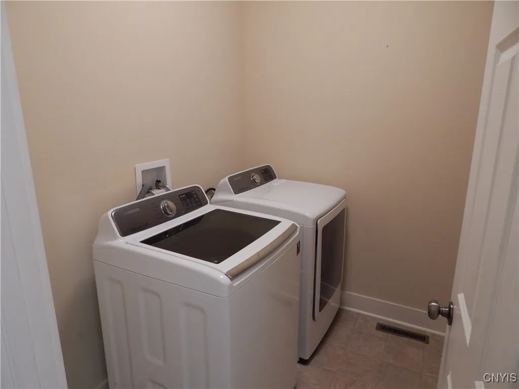 8176 Whitman Way, Clay, New York 13090, Clay, New York 13090, 3 Bedrooms Bedrooms, 15 Rooms Rooms,2 BathroomsBathrooms,Residential Lease,For Rent,8176 Whitman Way, Clay, New York 13090,S1622868