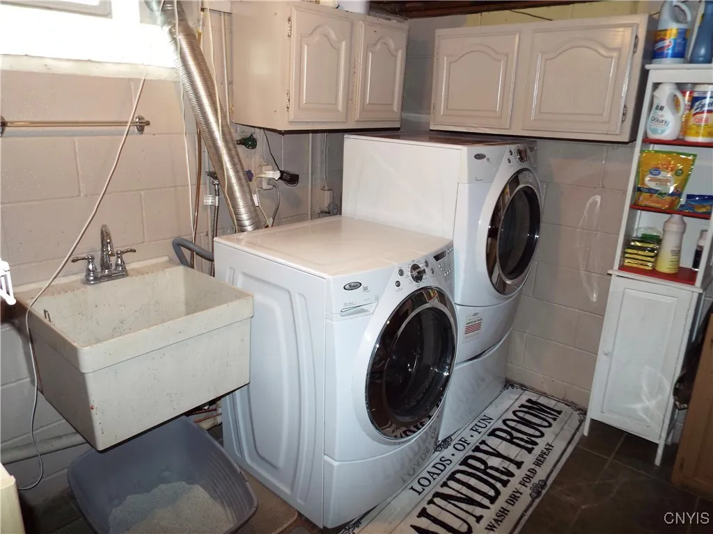 120 Brookview Lane, Salina, New York 13088, Salina, New York 13088, 3 Bedrooms Bedrooms, 7 Rooms Rooms,1 BathroomBathrooms,Residential,For Sale,120 Brookview Lane, Salina, New York 13088,0,S1622886