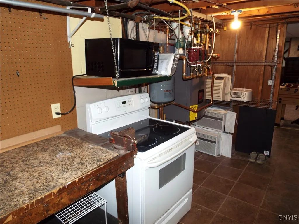 120 Brookview Lane, Salina, New York 13088, Salina, New York 13088, 3 Bedrooms Bedrooms, 7 Rooms Rooms,1 BathroomBathrooms,Residential,For Sale,120 Brookview Lane, Salina, New York 13088,0,S1622886
