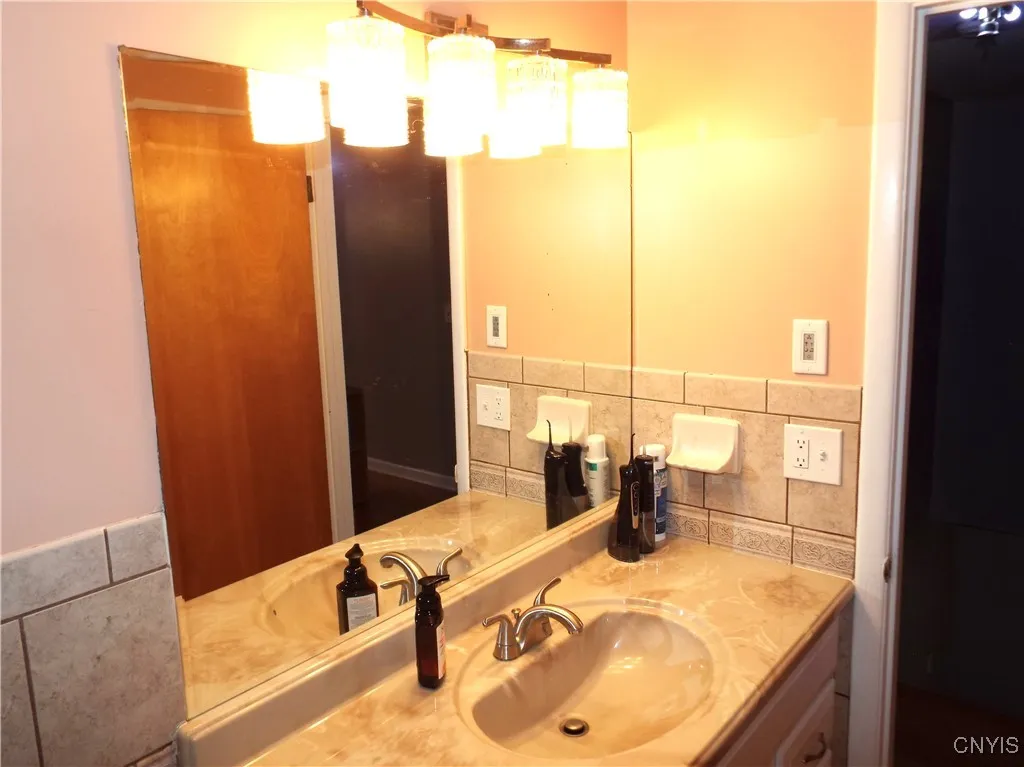 120 Brookview Lane, Salina, New York 13088, Salina, New York 13088, 3 Bedrooms Bedrooms, 7 Rooms Rooms,1 BathroomBathrooms,Residential,For Sale,120 Brookview Lane, Salina, New York 13088,0,S1622886