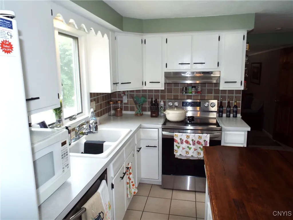 120 Brookview Lane, Salina, New York 13088, Salina, New York 13088, 3 Bedrooms Bedrooms, 7 Rooms Rooms,1 BathroomBathrooms,Residential,For Sale,120 Brookview Lane, Salina, New York 13088,0,S1622886