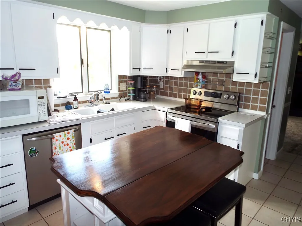 120 Brookview Lane, Salina, New York 13088, Salina, New York 13088, 3 Bedrooms Bedrooms, 7 Rooms Rooms,1 BathroomBathrooms,Residential,For Sale,120 Brookview Lane, Salina, New York 13088,0,S1622886