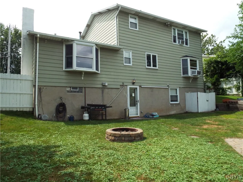 120 Brookview Lane, Salina, New York 13088, Salina, New York 13088, 3 Bedrooms Bedrooms, 7 Rooms Rooms,1 BathroomBathrooms,Residential,For Sale,120 Brookview Lane, Salina, New York 13088,0,S1622886