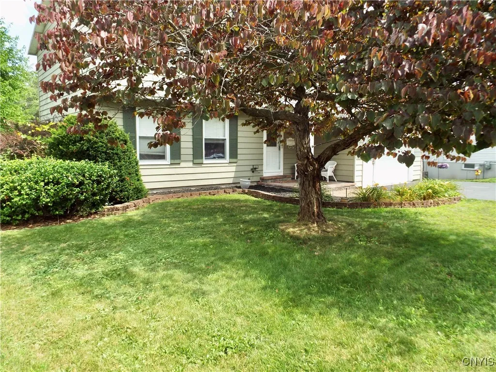 120 Brookview Lane, Salina, New York 13088, Salina, New York 13088, 3 Bedrooms Bedrooms, 7 Rooms Rooms,1 BathroomBathrooms,Residential,For Sale,120 Brookview Lane, Salina, New York 13088,0,S1622886