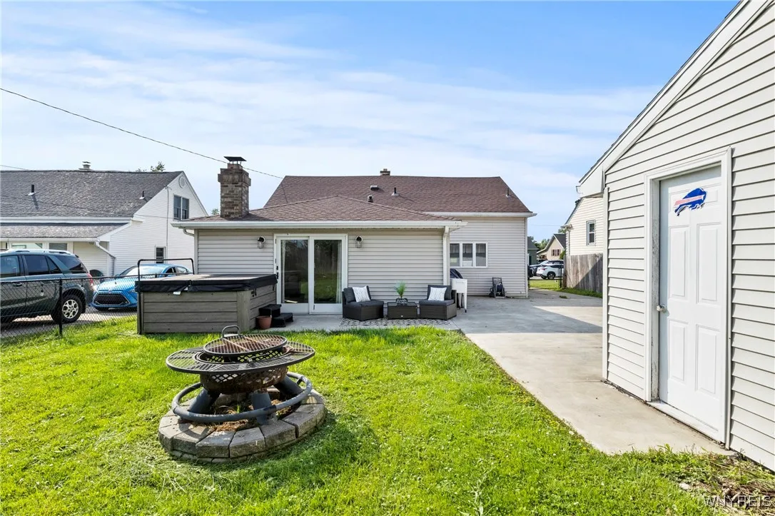 5009 Chapman Parkway, Hamburg, New York 14075, Hamburg, New York 14075, 3 Bedrooms Bedrooms, 7 Rooms Rooms,2 BathroomsBathrooms,Residential,Closed,5009 Chapman Parkway, Hamburg, New York 14075,0,B1623581