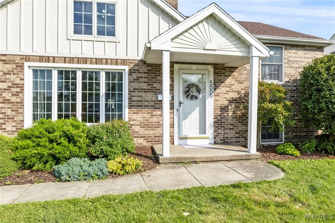 5009 Chapman Parkway, Hamburg, New York 14075, Hamburg, New York 14075, 3 Bedrooms Bedrooms, 7 Rooms Rooms,2 BathroomsBathrooms,Residential,Closed,5009 Chapman Parkway, Hamburg, New York 14075,0,B1623581