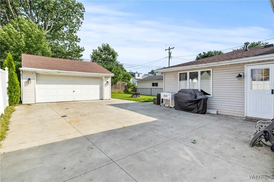 5009 Chapman Parkway, Hamburg, New York 14075, Hamburg, New York 14075, 3 Bedrooms Bedrooms, 7 Rooms Rooms,2 BathroomsBathrooms,Residential,Closed,5009 Chapman Parkway, Hamburg, New York 14075,0,B1623581