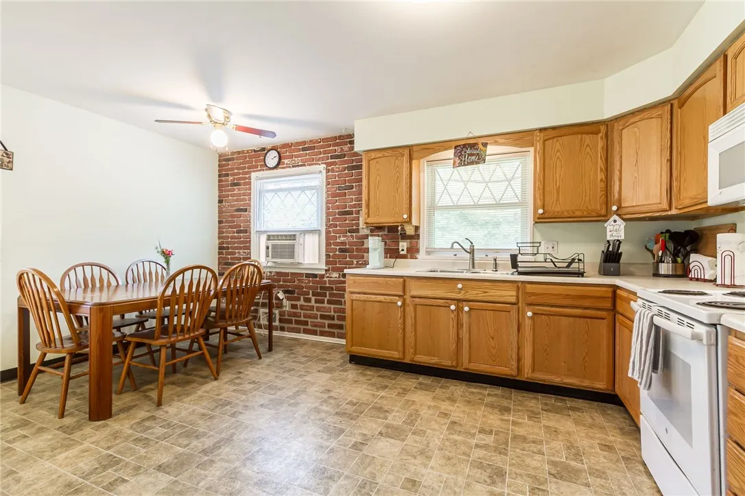 34 North Avenue 32, Manchester, New York 14504, Manchester, New York 14504, 4 Bedrooms Bedrooms, ,2 BathroomsBathrooms,Residential,Closed,34 North Avenue 32, Manchester, New York 14504,0,R1621762