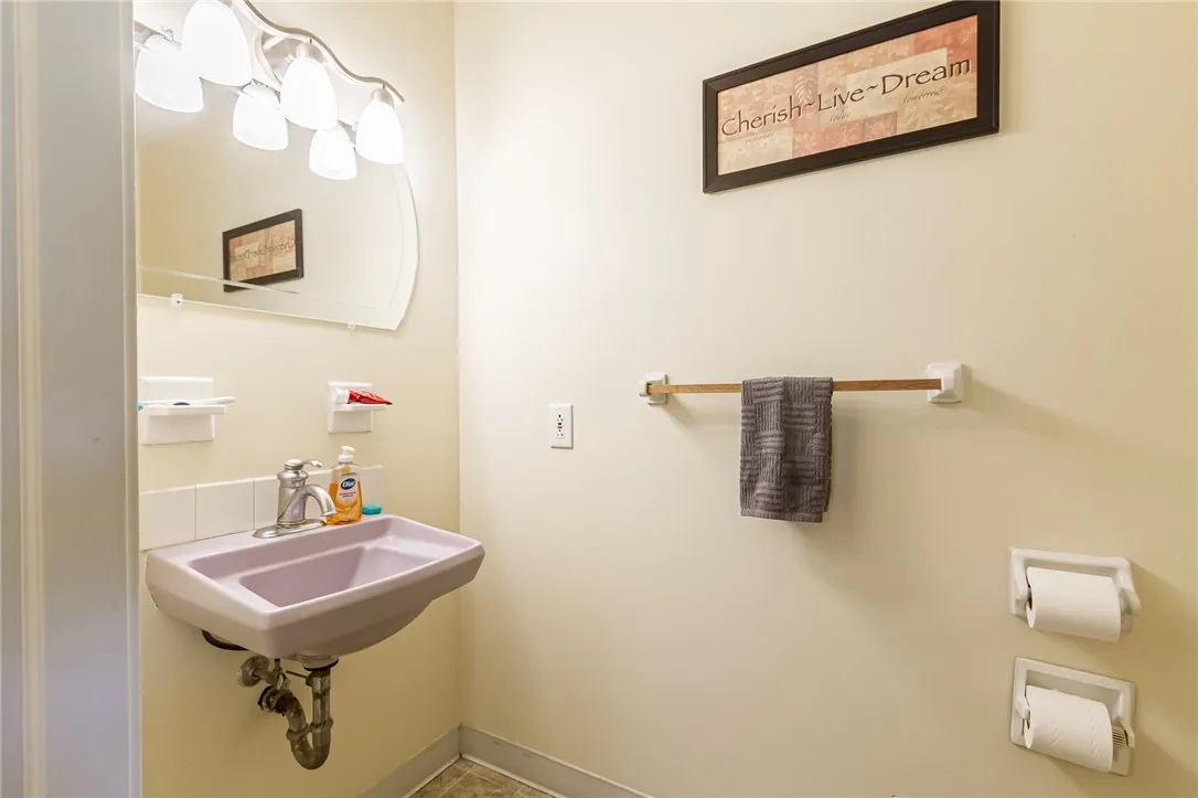 34 North Avenue 32, Manchester, New York 14504, Manchester, New York 14504, 4 Bedrooms Bedrooms, ,2 BathroomsBathrooms,Residential,Closed,34 North Avenue 32, Manchester, New York 14504,0,R1621762