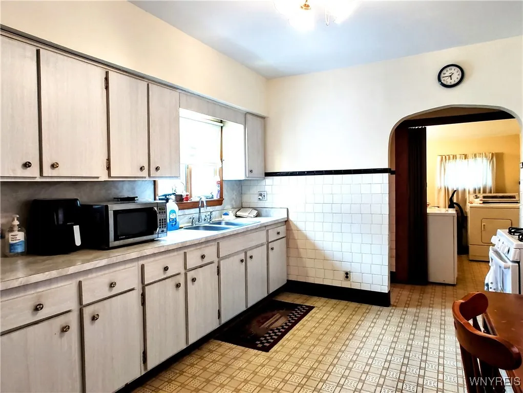 114 Shanley Street, Cheektowaga, New York 14206, Cheektowaga, New York 14206, 3 Bedrooms Bedrooms, 7 Rooms Rooms,1 BathroomBathrooms,Residential,For Sale,114 Shanley Street, Cheektowaga, New York 14206,B1623000