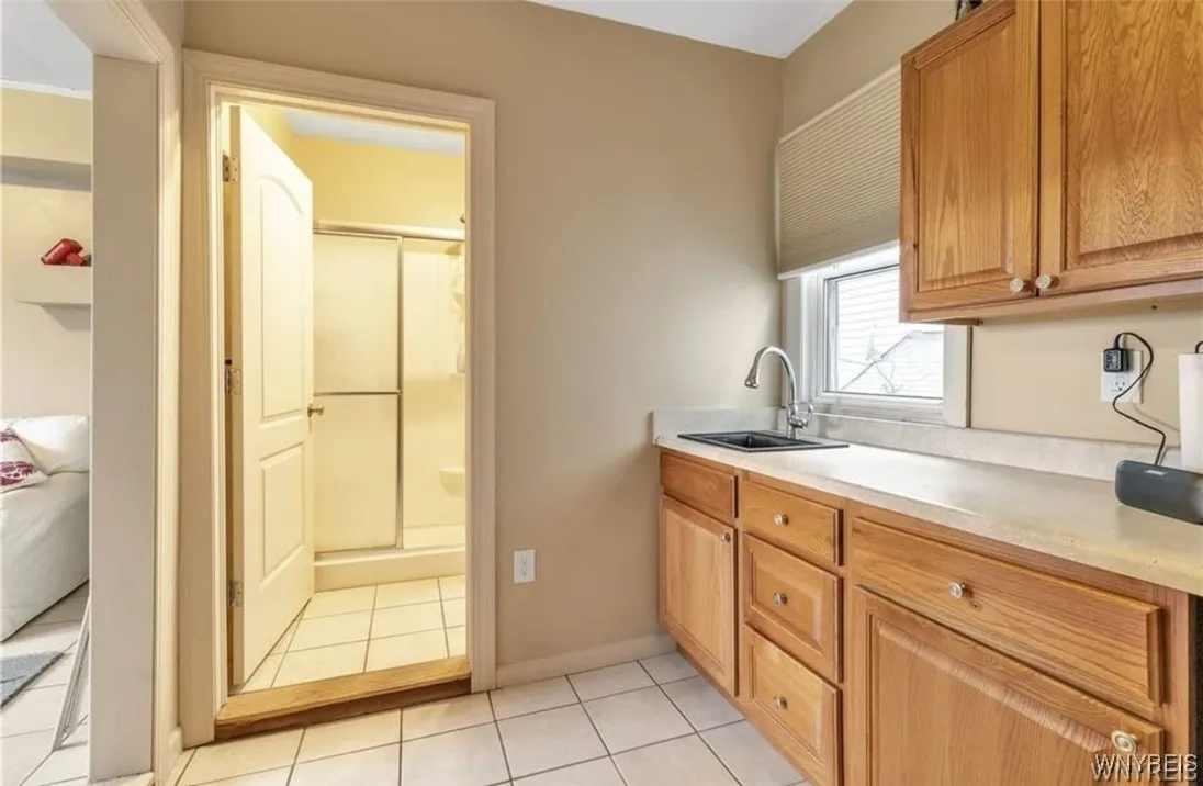 2287 Niagara Street, Buffalo, New York 14207, Buffalo, New York 14207, 6 Bedrooms Bedrooms, 9 Rooms Rooms,3 BathroomsBathrooms,Residential Lease,For Rent,2287 Niagara Street, Buffalo, New York 14207,B1622565