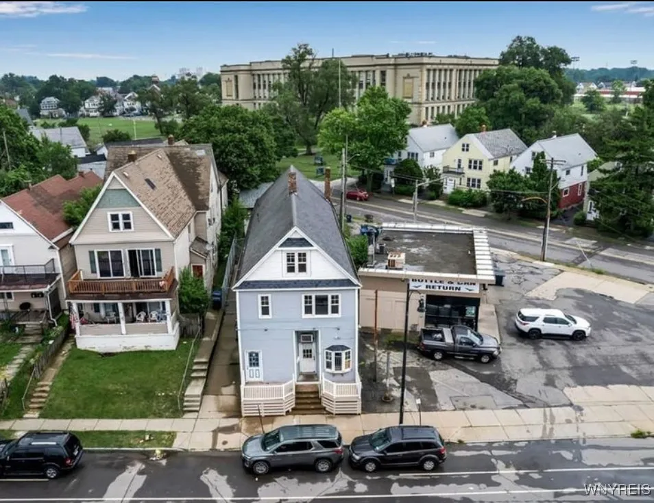 2287 Niagara Street, Buffalo, New York 14207, Buffalo, New York 14207, 6 Bedrooms Bedrooms, 9 Rooms Rooms,3 BathroomsBathrooms,Residential Lease,For Rent,2287 Niagara Street, Buffalo, New York 14207,B1622565